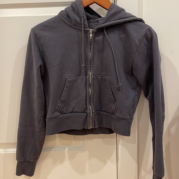 Brandy Melville cropped navy zip up - Picture 4 of 8